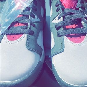 Air Jordan Retro 6 (GS) black/Bordeaux Kids size 6